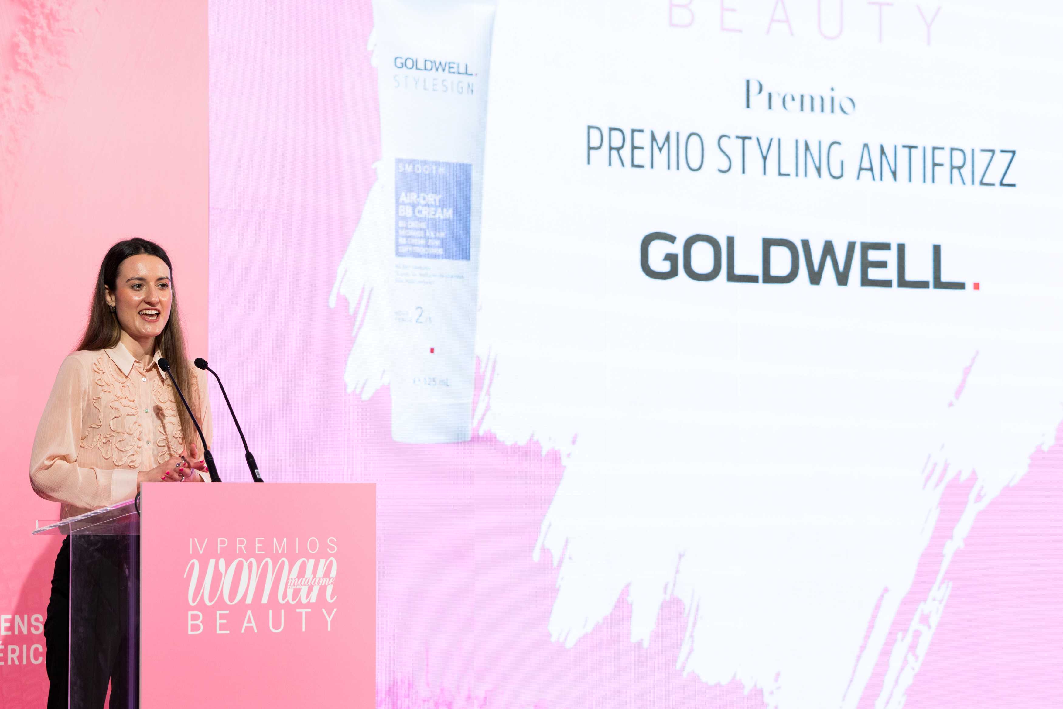 La revista Woman premia a Goldwell por su tratamiento capilar Air Dry BB Cream