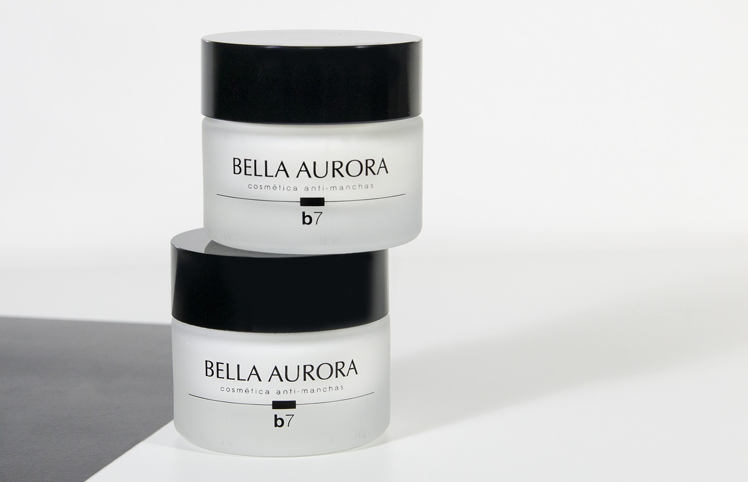 Bella Aurora relanza b7, su tratamiento antimanchas y antiedad